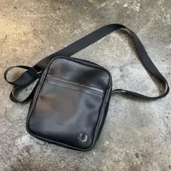 FRED PERRY(フレッドペリー) レザー クロスバッグ バッグ ブラック