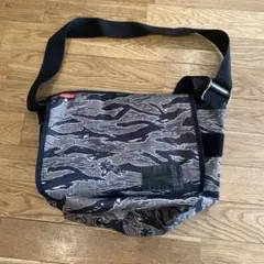 マハリシ　MAHARISHI × MEDICOMTOY ボストンバッグ マハリシMAHARISHI × MEDICOMTOY ボストンバッグ