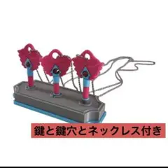 イカゲーム3 かくれんぼ　鍵 キーホルダー 3個と鍵穴のセット