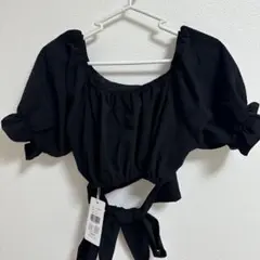 黒トップス
