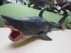 肉食恐竜リアルフィギュア　メガロドン　巨大鮫　サメ　23㎝