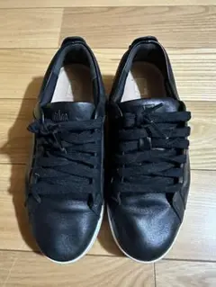 黒 スニーカー　フィットフロップ　US5