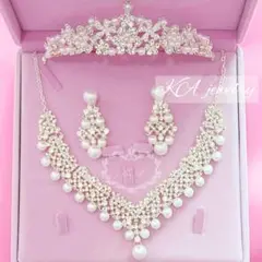 ☆新品3点セット♪ピアス(イヤリング)u0026ネックレスu0026ティアラ ウェディングパール