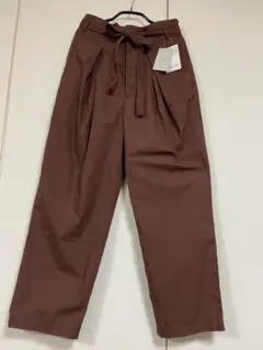 新品税込￥10,000　SLOBE　IENA　タックテーパーパンツ　ベイクルーズ