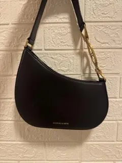 CHARLES & KEITH ブラックハンドバッグ