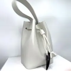✨美品✨YAHKI ヤーキ 本革 巾着ショルダーバッグ 水牛トグル付き ホワイト