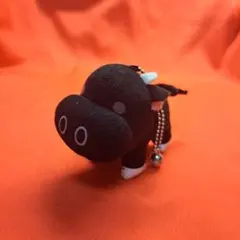 黒い牛のキャラクターキーホルダー