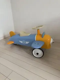 飛行機型おもちゃ 青とオレンジ