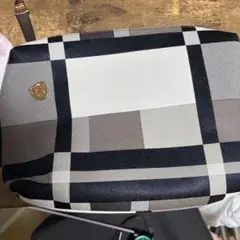チェック柄ポーチ エンブレム付き