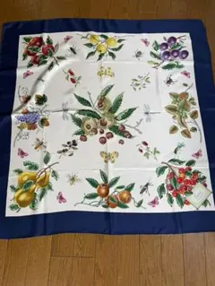 ✴️GUCCI スカーフ MADE IN ITALY SILK100％フルーツ花