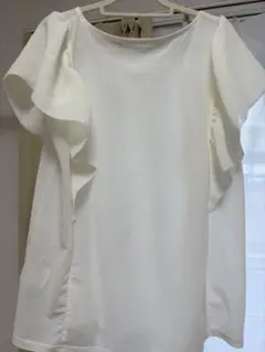 carnelian 白　ブラウス　フレンチスリーブ