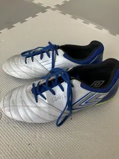サッカー　umbro スパイク　22cm