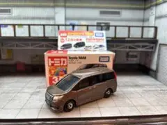 トミカ　トヨタノア