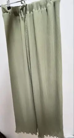 オリーブカラー プリーツ加工 ワイドパンツ 【LOWRYSFARM】