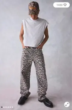 URBAN OUTFITTERS 短丈シャツ