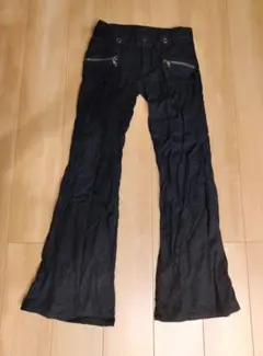 黒パンツ