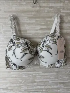 「D85」トリンプ フロラーレ トルコキキョウの花 ブラジャー 白
