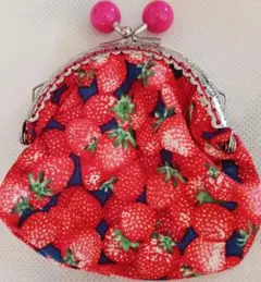 ハンドメイドいちご柄がま口