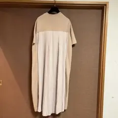 最安値　ベージュニットワンピース　　プリーツ　春夏秋