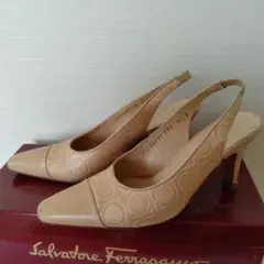 Salvatore Ferragamo ベージュ スリングバック ヒール