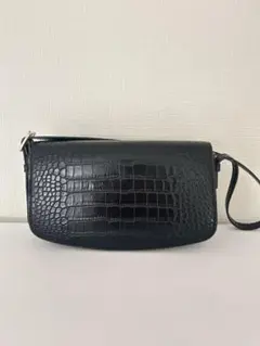 美品 MANGOショルダーバッグ ブラック