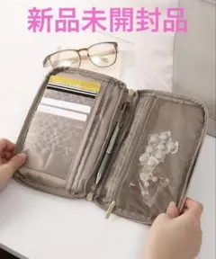 新品・未使用] WEB限定 3COINS お薬手帳ケース ベージュ