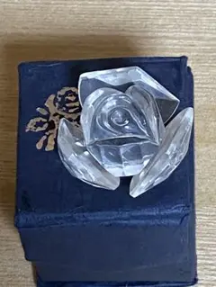 薔薇の置物