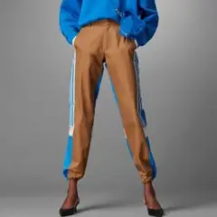 adidas アディダス　BLUE VERSION ウーブンパンツ
