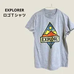 EXPLORERロゴ付きグレーTシャツ