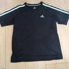 140アディダス　ブラック　Tシャツ