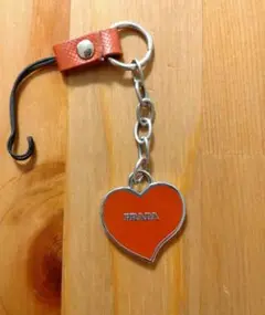 プラダ ハート キーホルダー