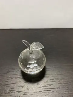 ガラス細工　りんご