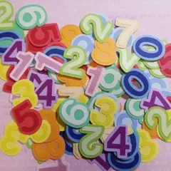 カラフル数字。100枚。アルバム。文字。色紙。寄せ書き。卒園。クラフトパンチ。