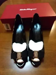 超美品フェラガモのオープンツゥパンプス
