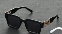 ブラックスクエアサングラス ゴールド金具 y2k HIPHOP