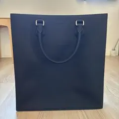黒いレザートートバッグ