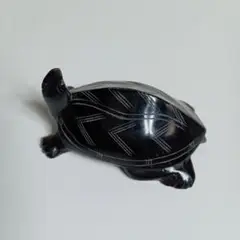黒い石　亀の置物　F−181