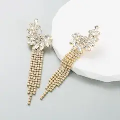 レディース　ピアス　フリンジ　白　ゴールド　大ぶり　ラインストーン
