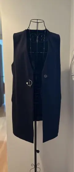 navyノースリーブ ベスト ピンバッジ付き
