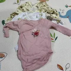 ユニクロ　長袖前開きロンパース4枚セット