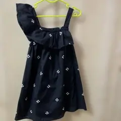 黒のフリルノースリーブワンピース