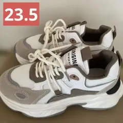 【新品未使用】ダッドスニーカー 淡色 スニーカー 23.5cm