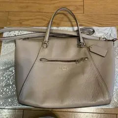 美品　コーチレザーショルダーバッグ ベージュ 中型