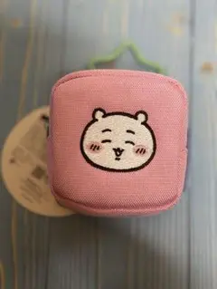 ちいかわ　カラナビつき刺繍スクエアミニポーチ