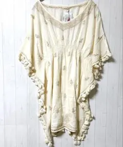 未使用品　ワランス　wa...lance 刺繍柄　トップスポンチョ　ベージュ　白