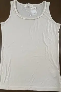 ホワイト系ノースリーブ タンクトップ