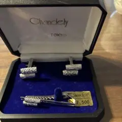 ネクタイピンとカフスボタン