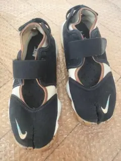 NIKE ナイキ エアリフト 24cm オフノワール　サンダル 限定色
