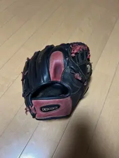 デサント　軟式グローブ 黒/赤