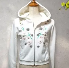 【トッコ】（S）白 コンパクト丈パーカー・フーディ・ リボン刺繍・ビジュー付き
